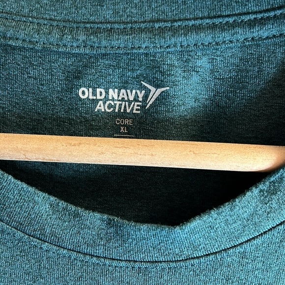 Old Navy Active Core Sleeveless Shirt Size XL - Picture 3 of 6